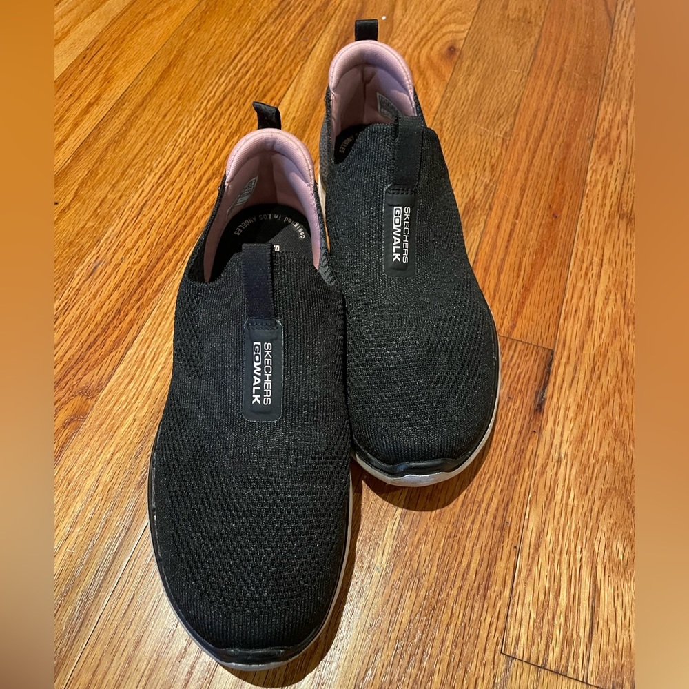 EUC Sketchers Go Walk Sneakers